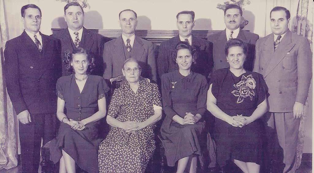 Salvatore and Rosalie's nine children with their mother
